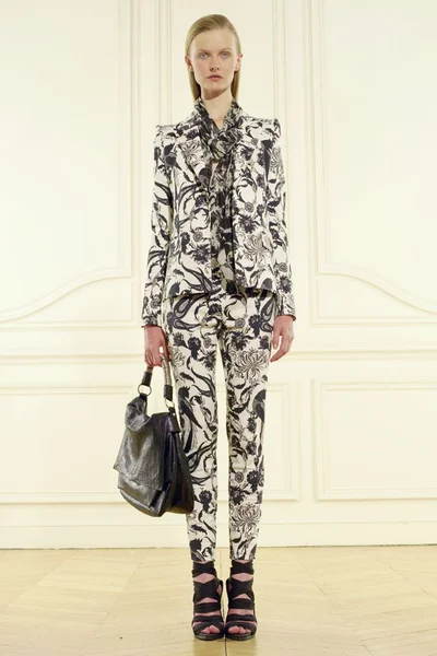 Look 10